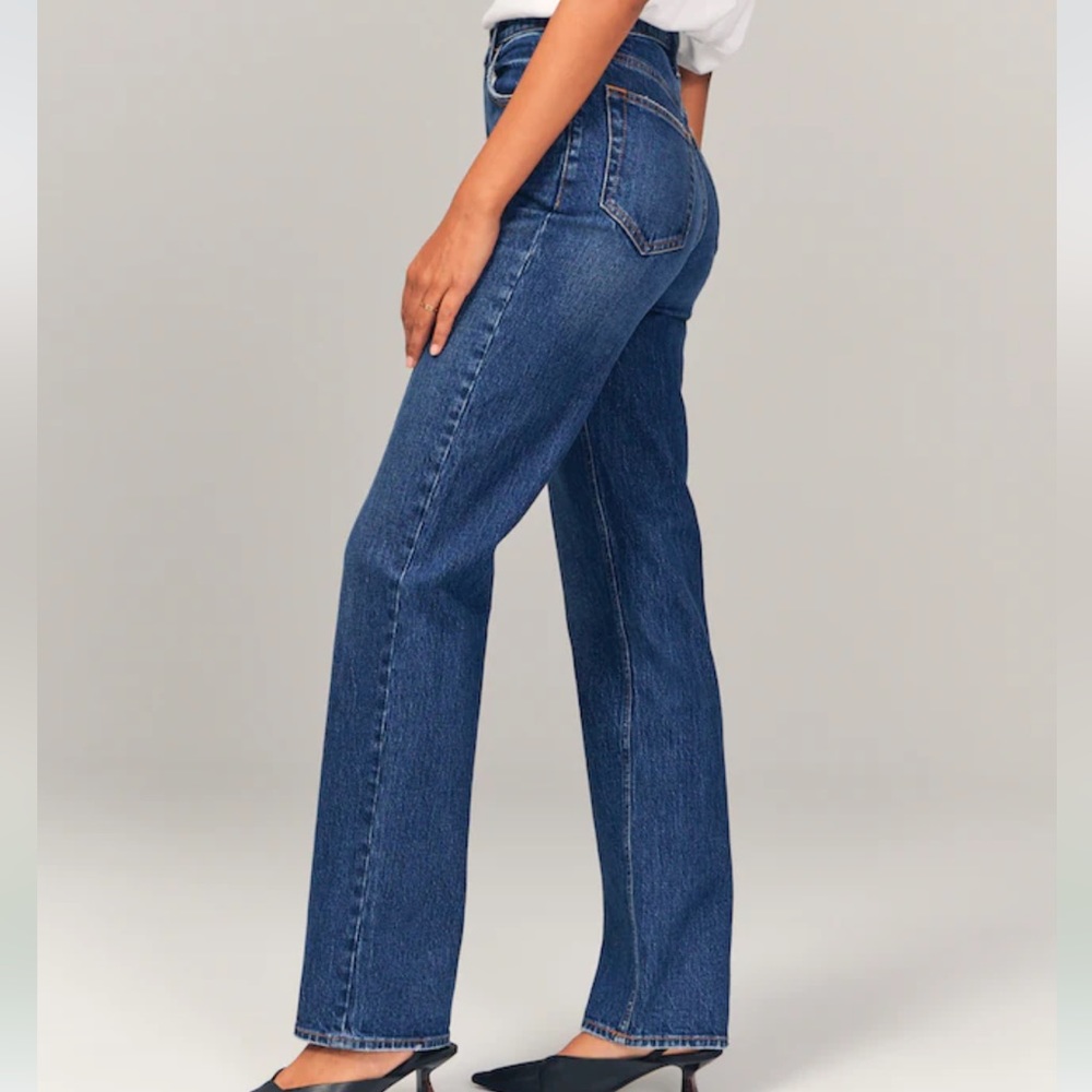 New Abercrombie The 90s Straight Jean Ultra High Rise
